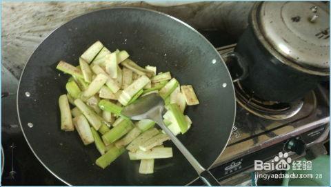 葫芦瓜炒着吃做法,葫芦瓜炒制秘籍，简单易学，色香味俱全